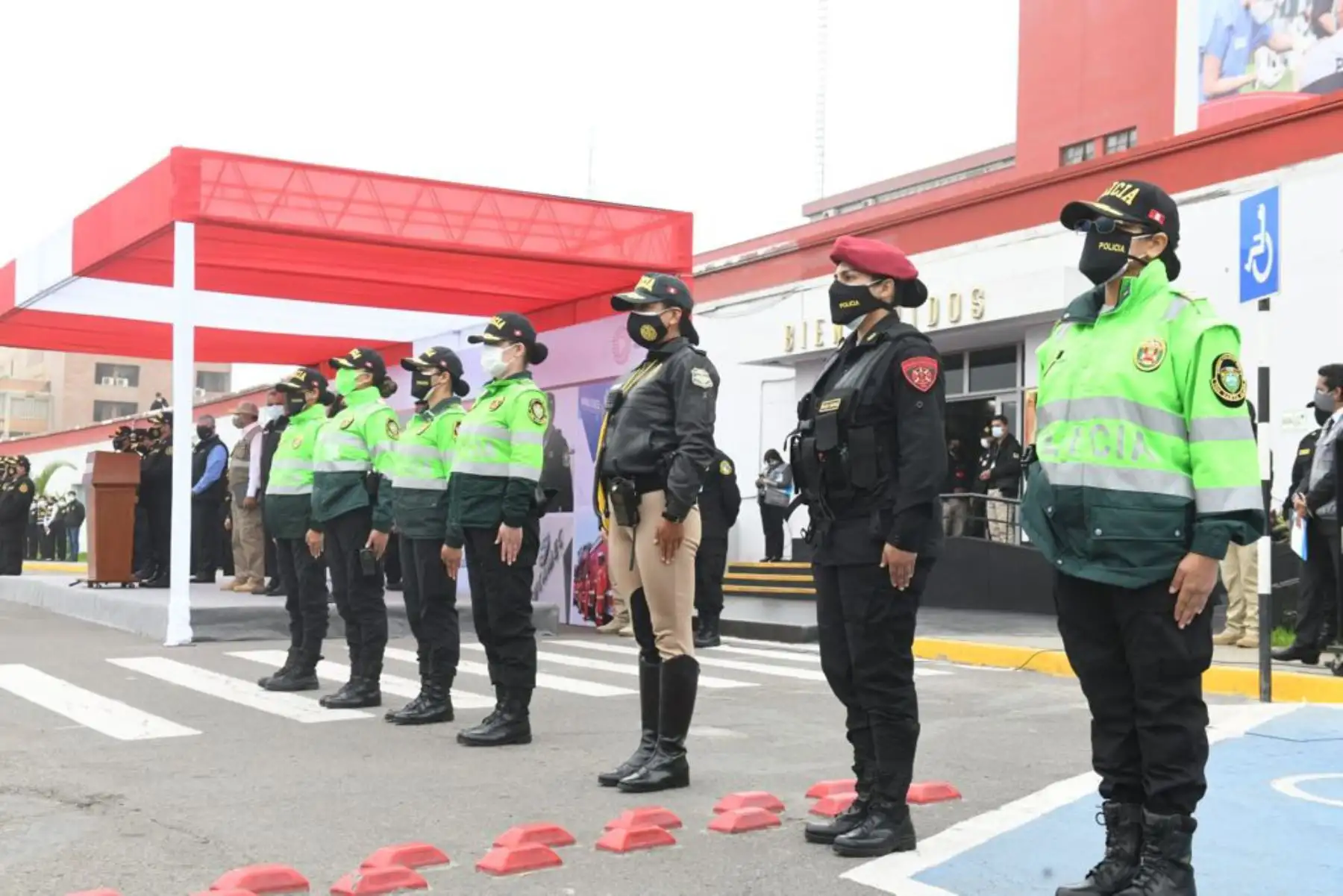 El ministro de Interior, José Elice, indica que este año se tiene prevista una inversión de 293 millones 907 mil soles que contempla la adquisición de vehículos antimotines, ambulancias, armas por reposición y el mejoramiento de las condiciones operativas de la Policía Aérea
Foto:ANDINA/MininterPeru