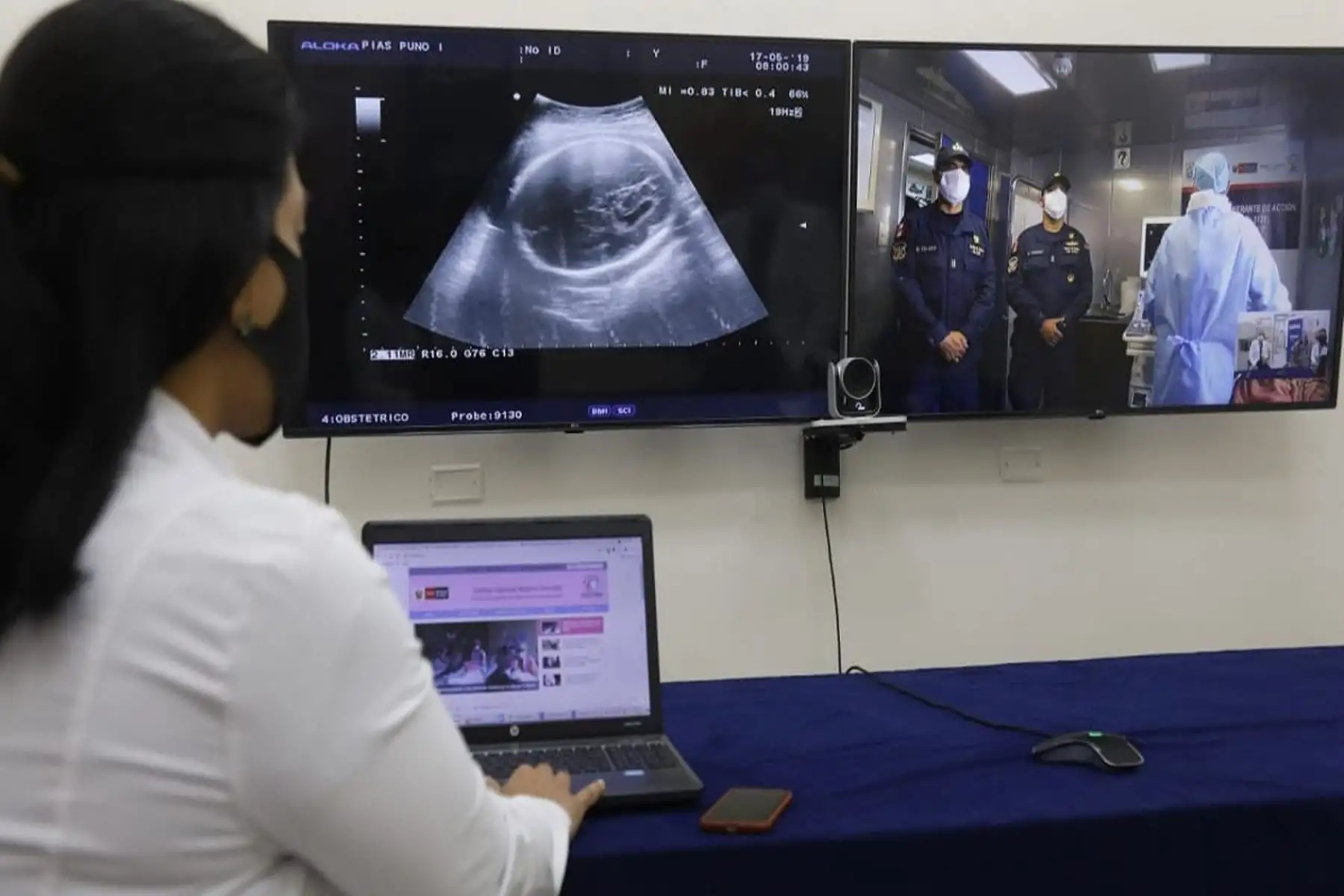 La telemedicina permite brindar asesoría al médico que se encuentra en el lugar con la gestante, con la finalidad de observar en qué condiciones está el feto. Foto: ANDINA/Minsa