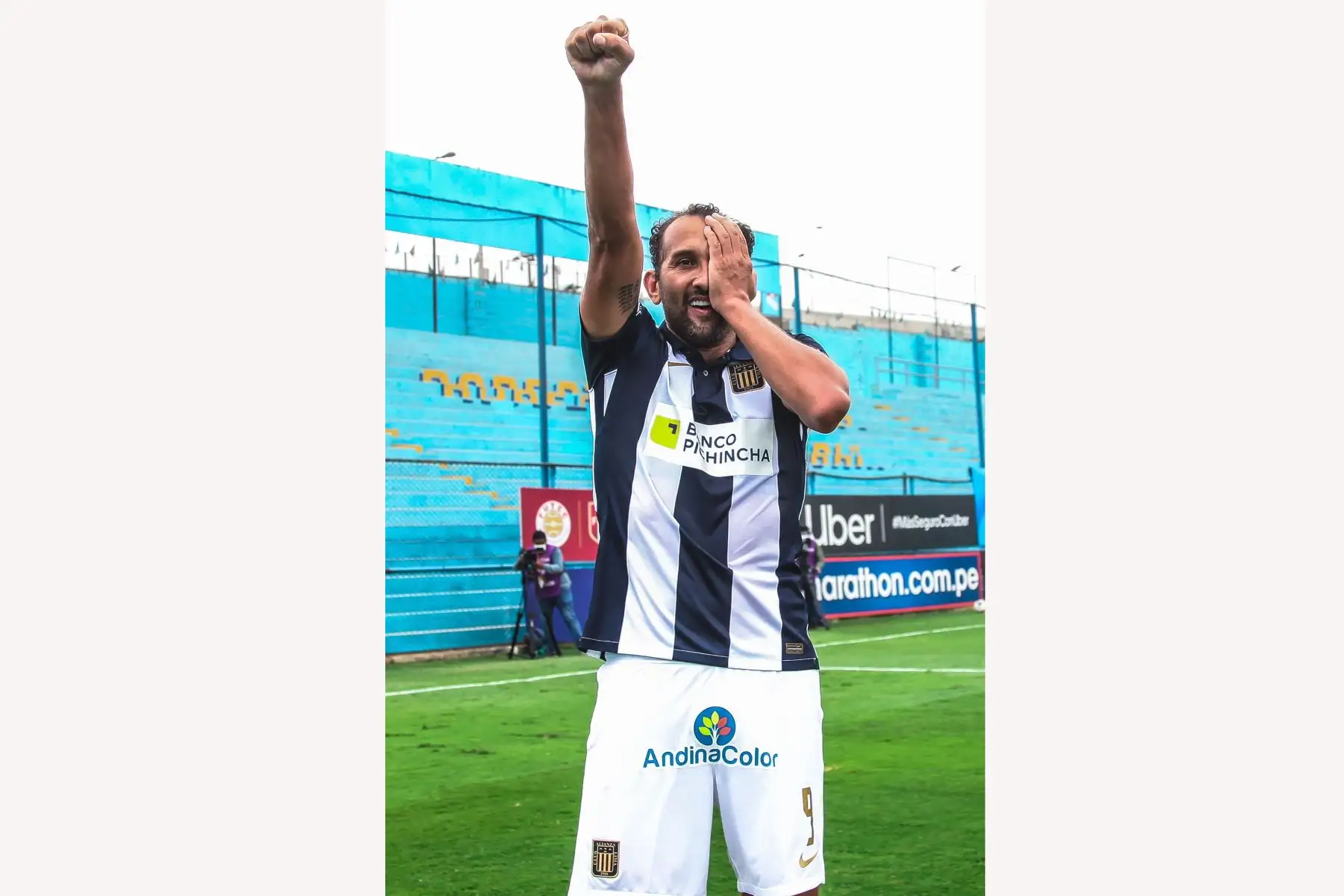 Hernán Barcos de  Alianza Lima celebra su gol anotado ante el club Sport Boys por la octava fecha de la Fase 1 de la Liga 1 Betsson en el estadio Alberto Gallardo. 
Foto: Alianza Lima Hernán Barcos de  Alianza Lima celebra su gol anotado ante el club Sport Boys por la octava fecha de la Fase 1 de la Liga 1 Betsson en el estadio Alberto Gallardo. 
Foto: Alianza Lima