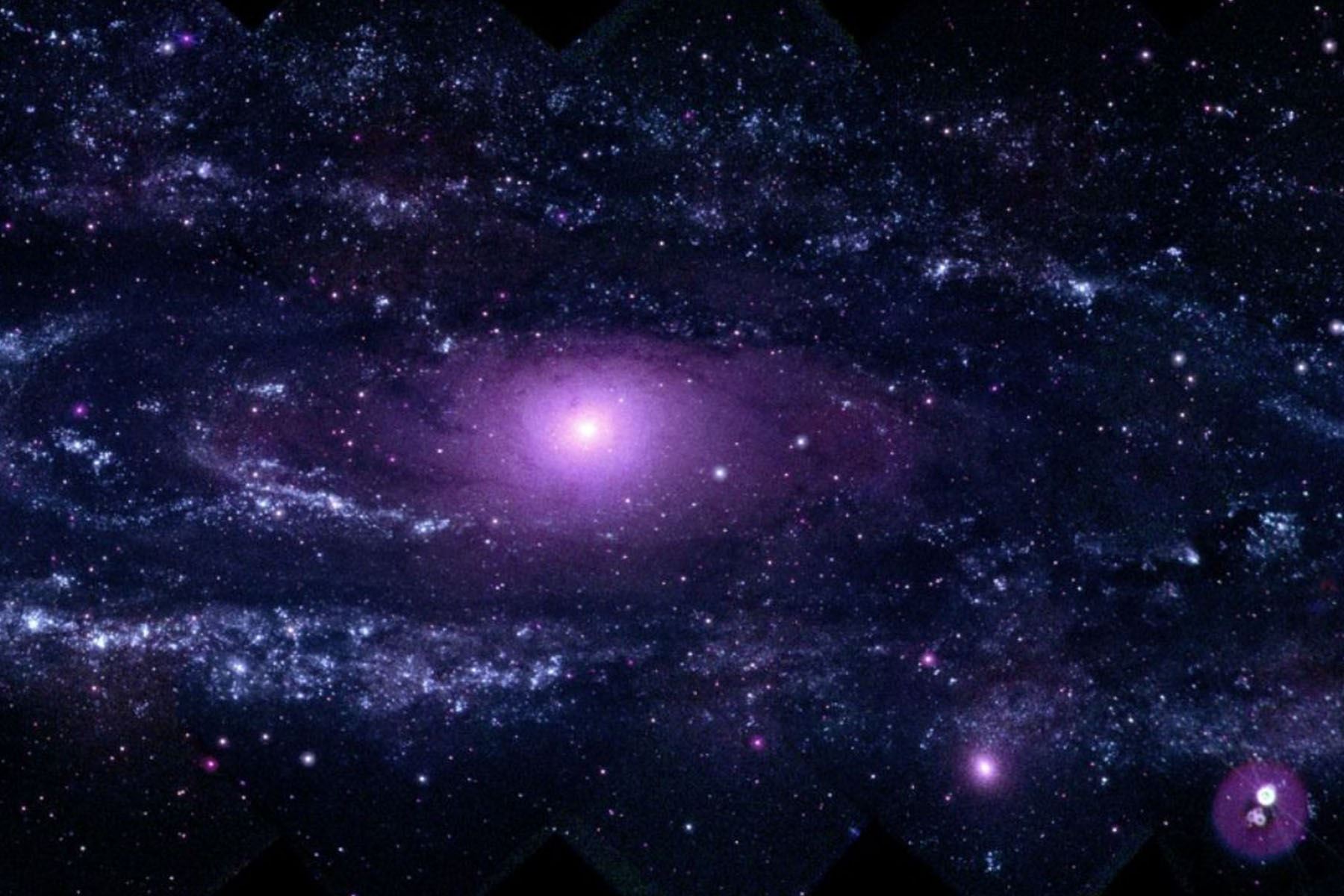 Captura y analiza la luz emitida por 35 millones de galaxias en diferentes épocas del universo.