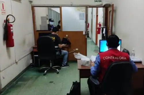 La Contraloría General participa de una intervención conjunta con el Ministerio Público y la Policía Nacional del Perú en las oficinas del Gobierno Regional de Piura por las denuncias de las cartas fianzas falsas en la obra de mejoramiento del Centro de Salud de Máncora.