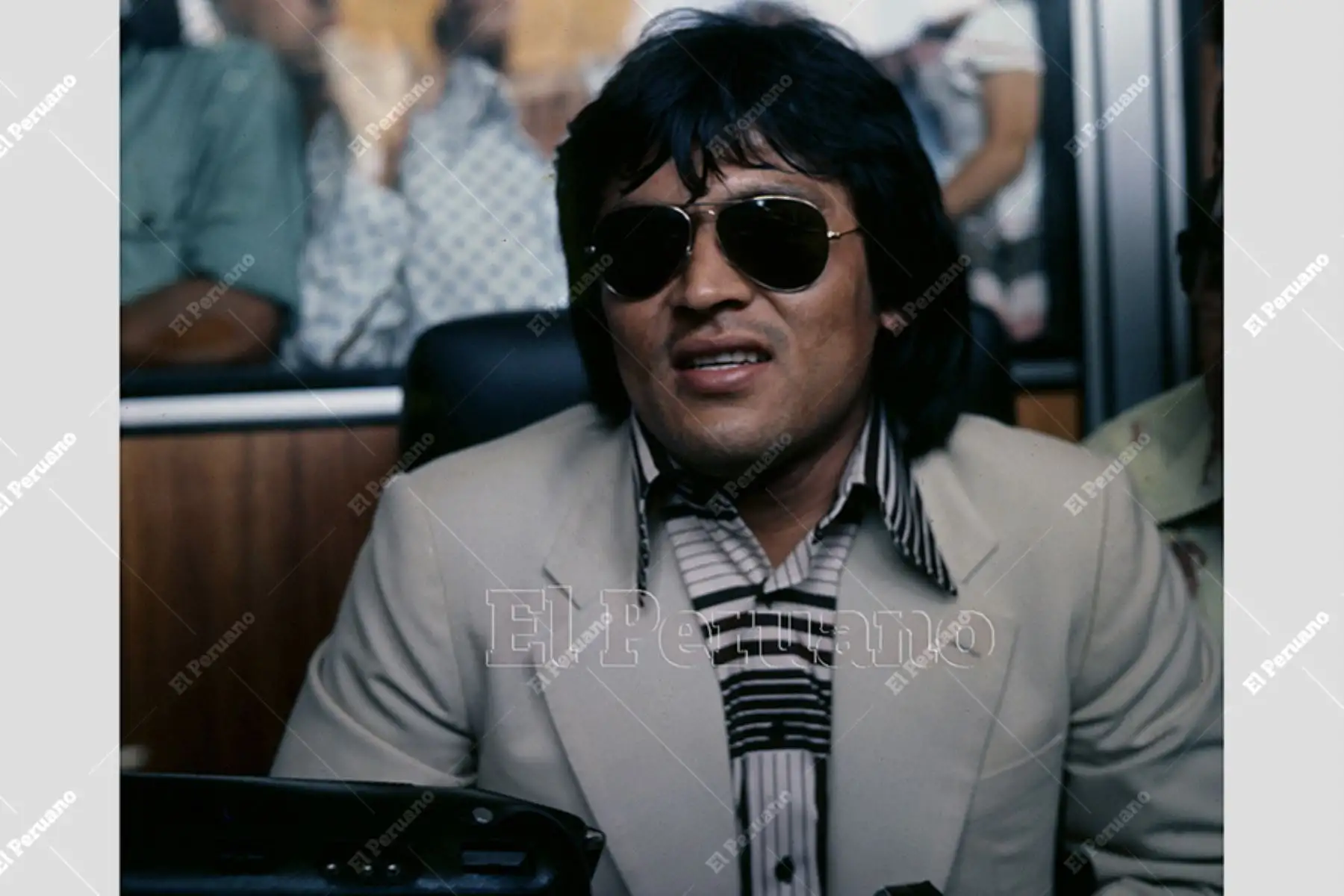 Callao - 9 febrero 1977 / Procedente de España llegó Hugo Sotil para sumarse a la selección peruana de fútbol que inicia su camino a Argentina 78. El popular "Cholo" respondió las preguntas de los periodistas en le sala de prensa del Aeropuerto Internacional Jorge Chávez. Foto: Archivo Histórico de EL PERUANO