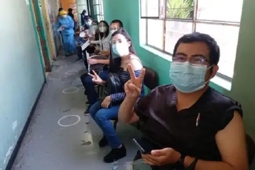 Ante la presencia de la variante delta en el país, el ministro de Salud, Oscar Ugarte, exhortó a la población a no bajar la guardia y cumplir con las medidas de prevención sanitarias para prevenir luna tercera ola de covid-19.  ANDINA/ Minsa