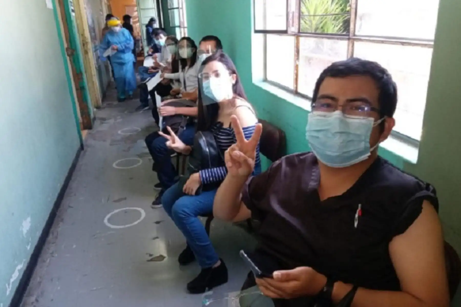 Ante la presencia de la variante delta en el país, el ministro de Salud, Oscar Ugarte, exhortó a la población a no bajar la guardia y cumplir con las medidas de prevención sanitarias para prevenir luna tercera ola de covid-19.  ANDINA/ Minsa