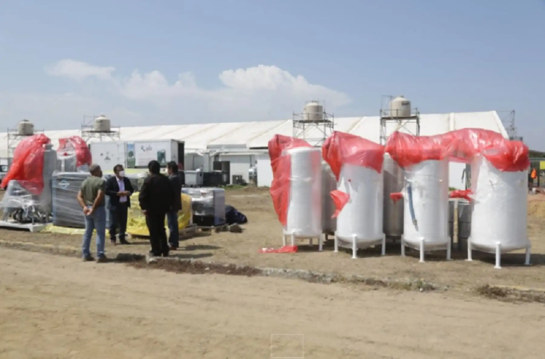 El Centro de Atención Temporal (CAT) Ramón Castilla, ubicado en la provincia de Trujillo, región La Libertad, recibió una planta de oxígeno medicinal de 30 metros cúbicos, que permitirá abastecer con este insumo médico a las 50 camas de hospitalización.