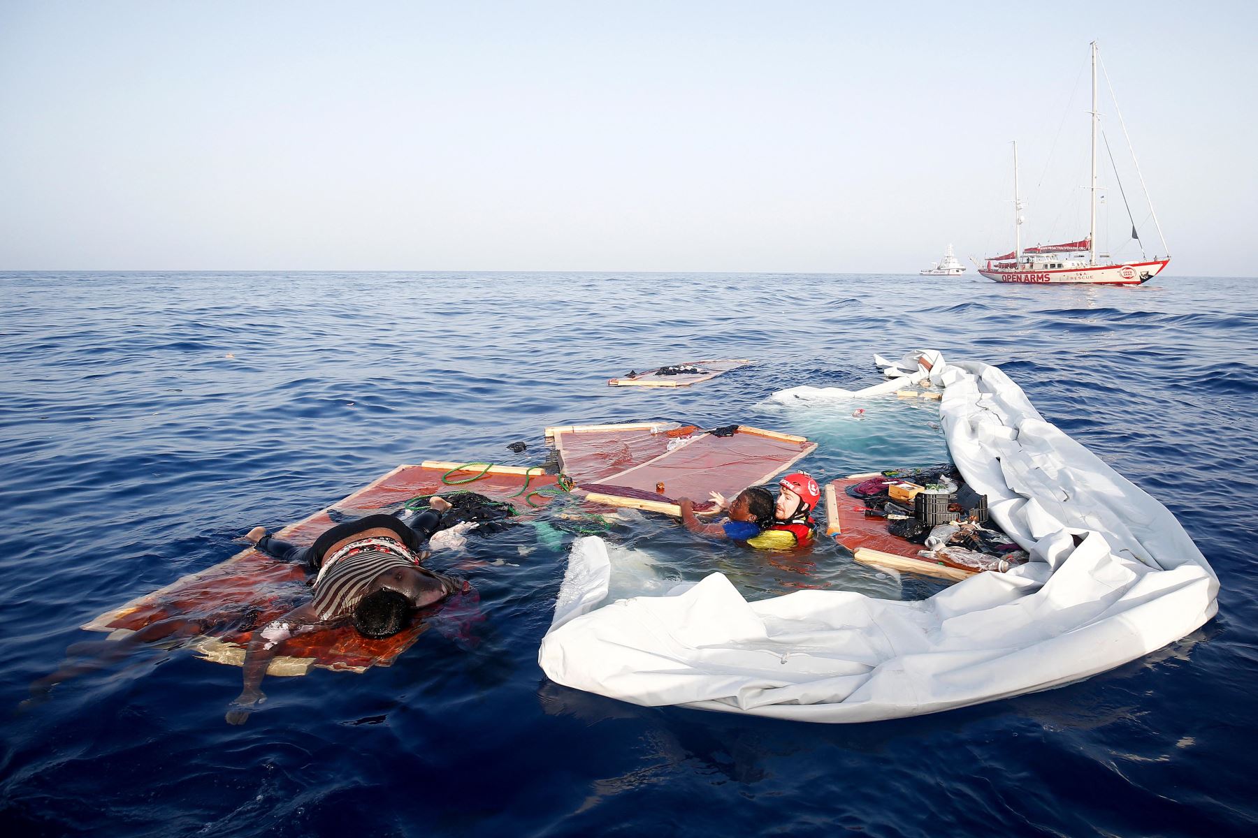 Esta fotografía de archivo de France Press, tomada el 17 de julio del 2018, muestra otro naufragio de migrantes en el mar Mediterráneo. Foto: AFP.