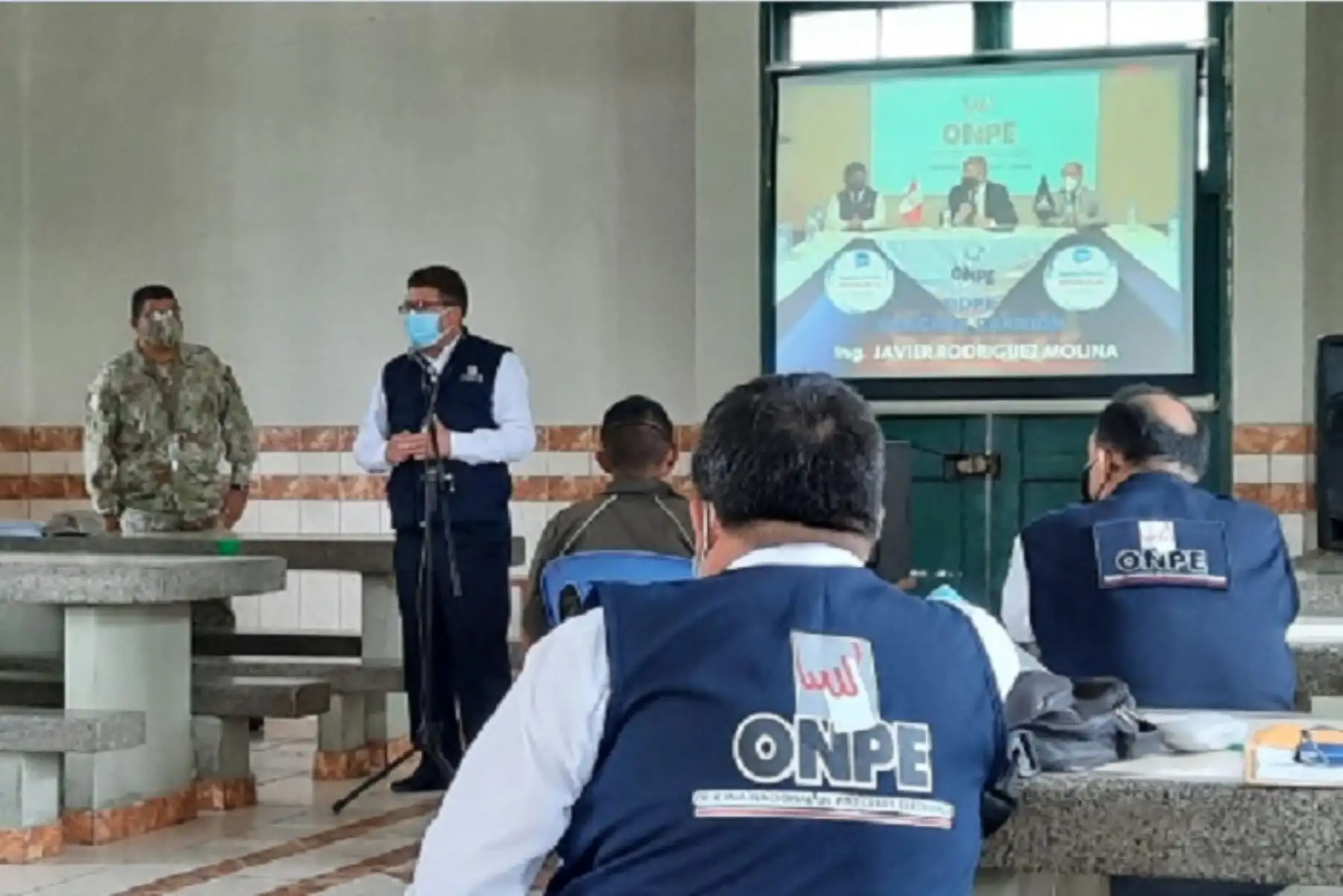 Los locales de votación están distribuidos en 22 distritos y 17 centros poblados de las provincias Sánchez Carrión, Santiago de Chuco y Bolívar.