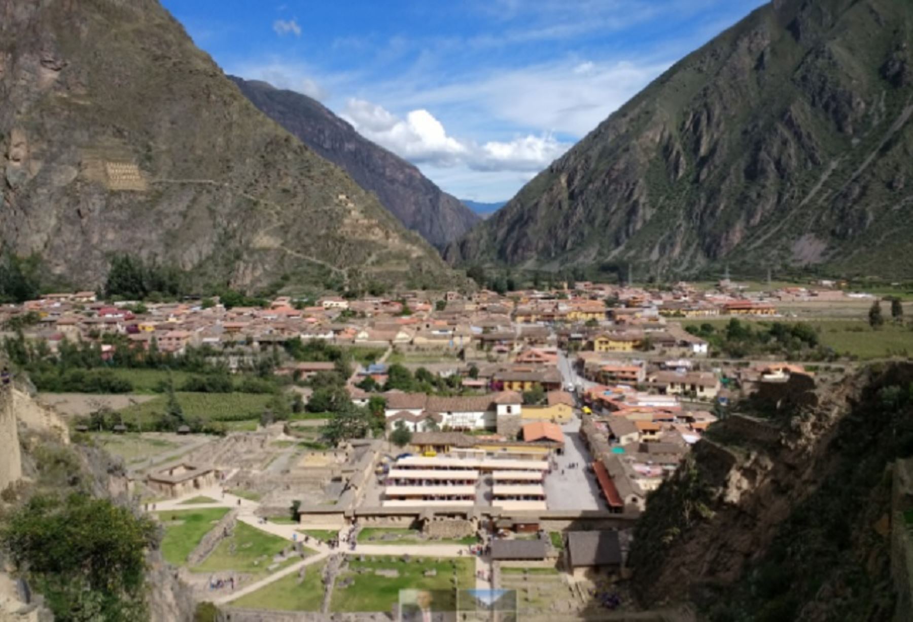 El Parlamento Andino declaró al distrito de Ollantaytambo como "ciudad inca viviente de la región andina", por su reconocido valor arqueológico y patrimonial, así como por conservar todas las costumbres y manifestaciones culturales de la civilización incaica.