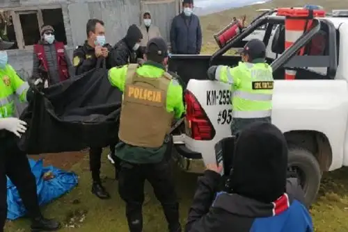 Los tres delincuentes ingresaron a una humilde vivienda donde maniataron y apuñalaron al campesino, informaron las fuentes.