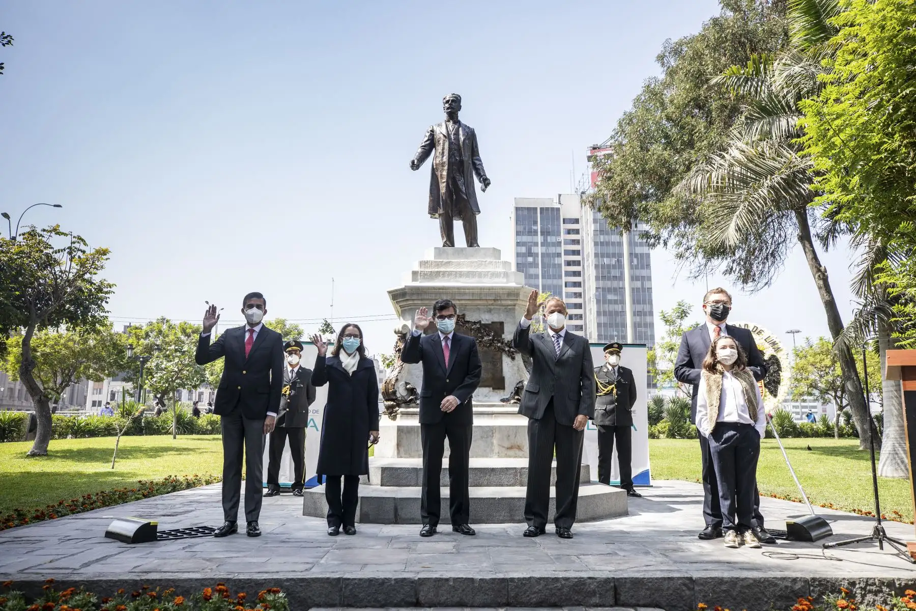 El alcalde de Lima, Jorge Muñoz, entregó a la ciudad el monumento recuperado del expresidente Manuel Candamo, ubicado en el parque Neptuno, como parte de los trabajos de recuperación de esculturas públicas del Centro Histórico. Foto: ANDINA/Municipalidad de Lima