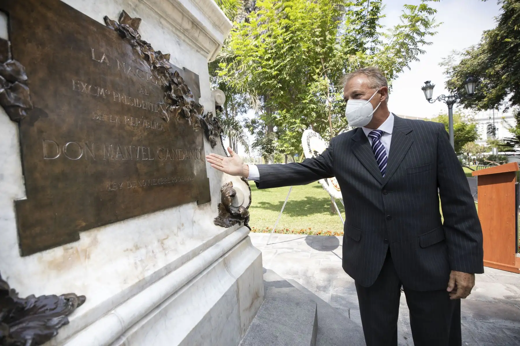 El alcalde de Lima, Jorge Muñoz, entregó a la ciudad el monumento recuperado del expresidente Manuel Candamo, ubicado en el parque Neptuno, como parte de los trabajos de recuperación de esculturas públicas del Centro Histórico. Foto: ANDINA/Municipalidad de Lima