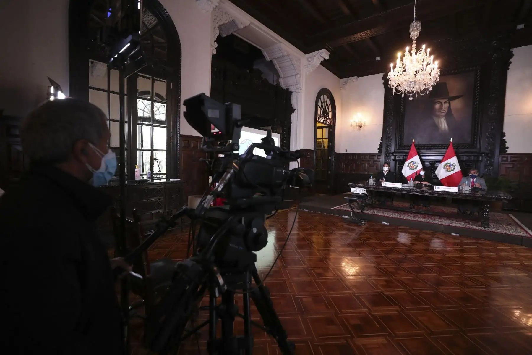 La presidenta del Consejo de Ministros, Violeta Bermúdez, junto al titular de Salud, Oscar Ugarte y de Educación, Ricardo Cuenca, brindan conferencia de prensa para informar a la ciudadanía sobre los avances en la lucha contra la pandemia. Foto: ANDINA/PCM
