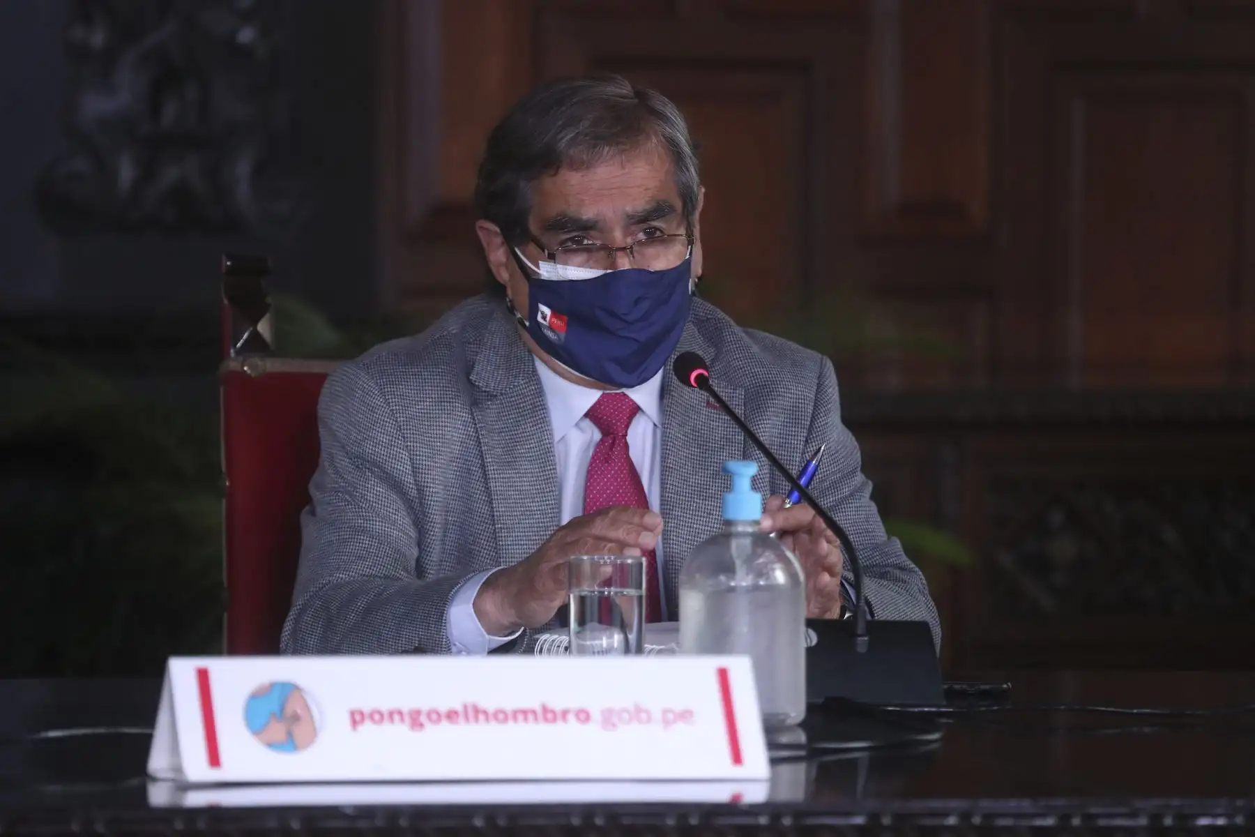 La presidenta del Consejo de Ministros, junto al titular de Salud, Oscar Ugarte, brindan conferencia de prensa para informar a la ciudadanía sobre los avances en la lucha contra la pandemia. Foto: ANDINA/PCM