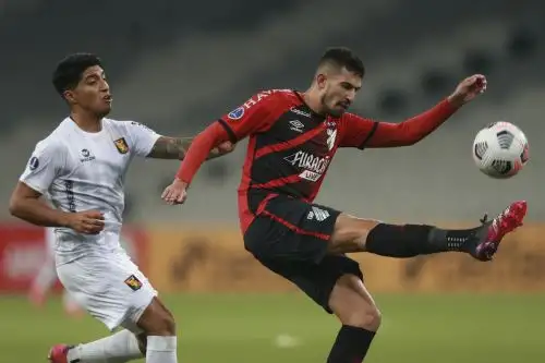 Las oportunidades para que Melgar empatara el partido se diluyeron tras la expulsión del volante argentino Horacio Orzán, en el minuto 64. Foto: AFP