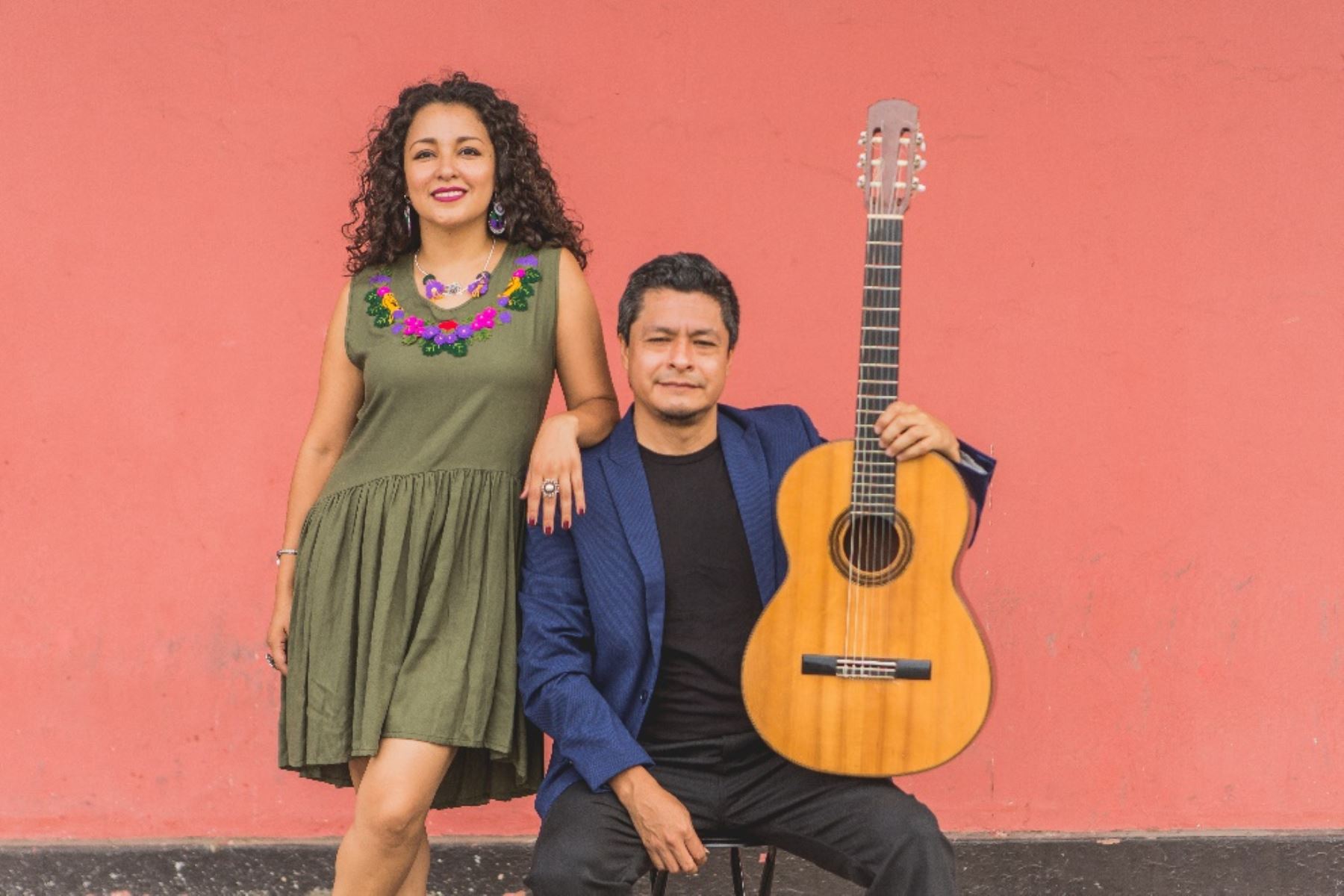 Araceli Poma y Coco Vega recorren las regiones del Perú con su arte.