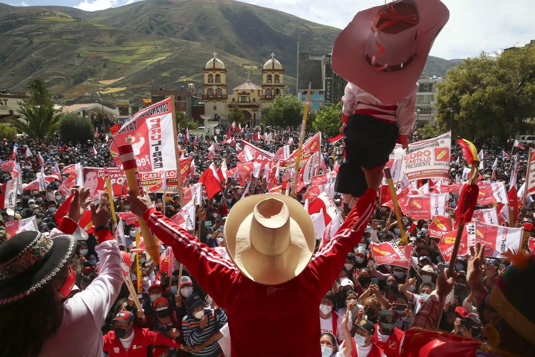 Candidato a la presidencia por Perú Libre, Pedro Castillo, realiza mitin en el distrito de Pampas provincia de Tayacaja, en Huancavelica. Foto: ANDINA/Eddy Ramos