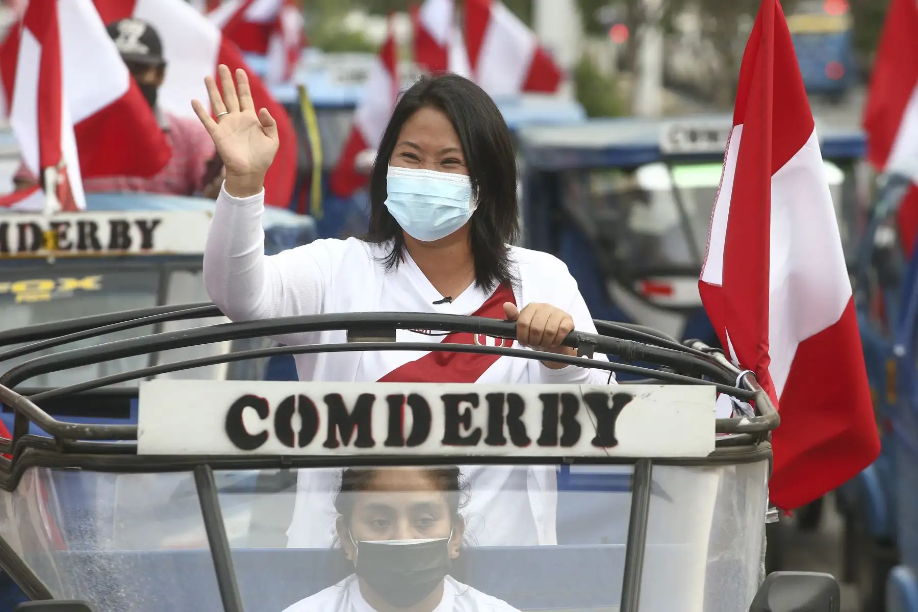 Candidata a la presidencia por Fuerza Popular, Keiko Fujimori, realiza recorrido en avenida Polonia, en San Juan de Lurigancho. Foto: ANDINA/Vidal Tarqui