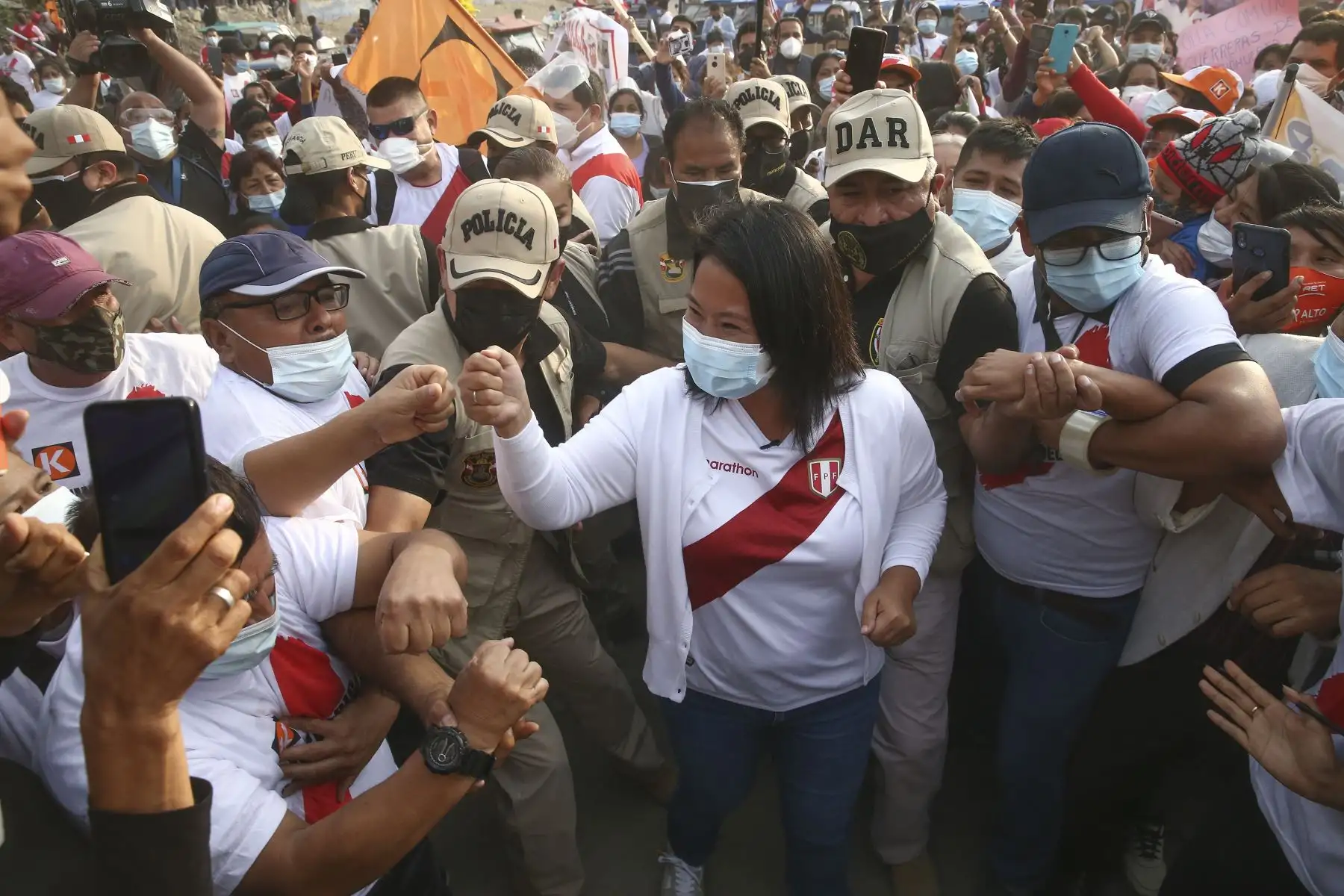 Candidata a la presidencia por Fuerza Popular, Keiko Fujimori, realiza recorrido en avenida Polonia, en San Juan de Lurigancho. Foto: ANDINA/Vidal Tarqui