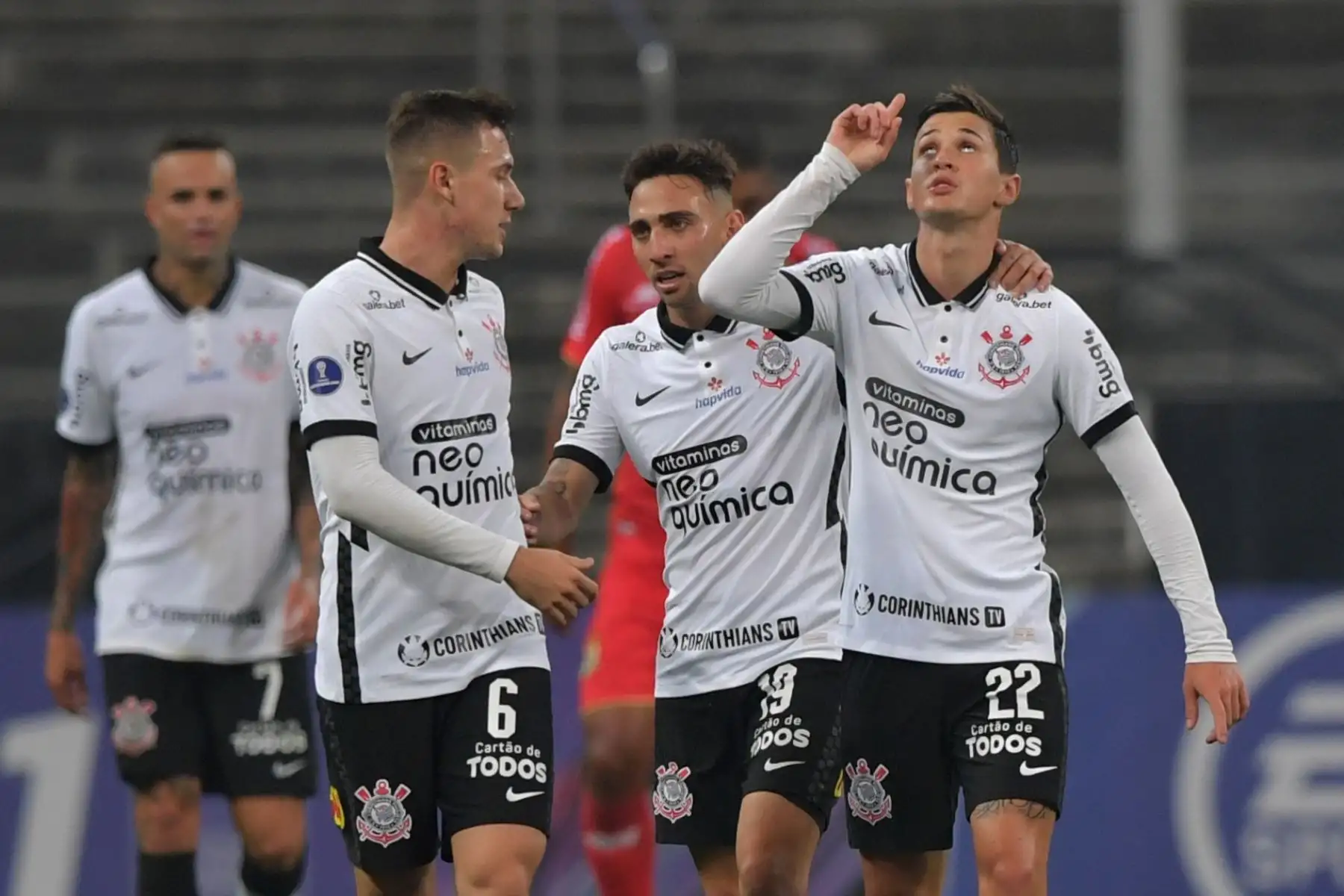 Mateus Vital de Corinthians celebra tras anotar un gol ante Sport Huancayo durante partido por la Copa Libertadores, en el estadio Arena de Sao Paulo. Foto: EFE