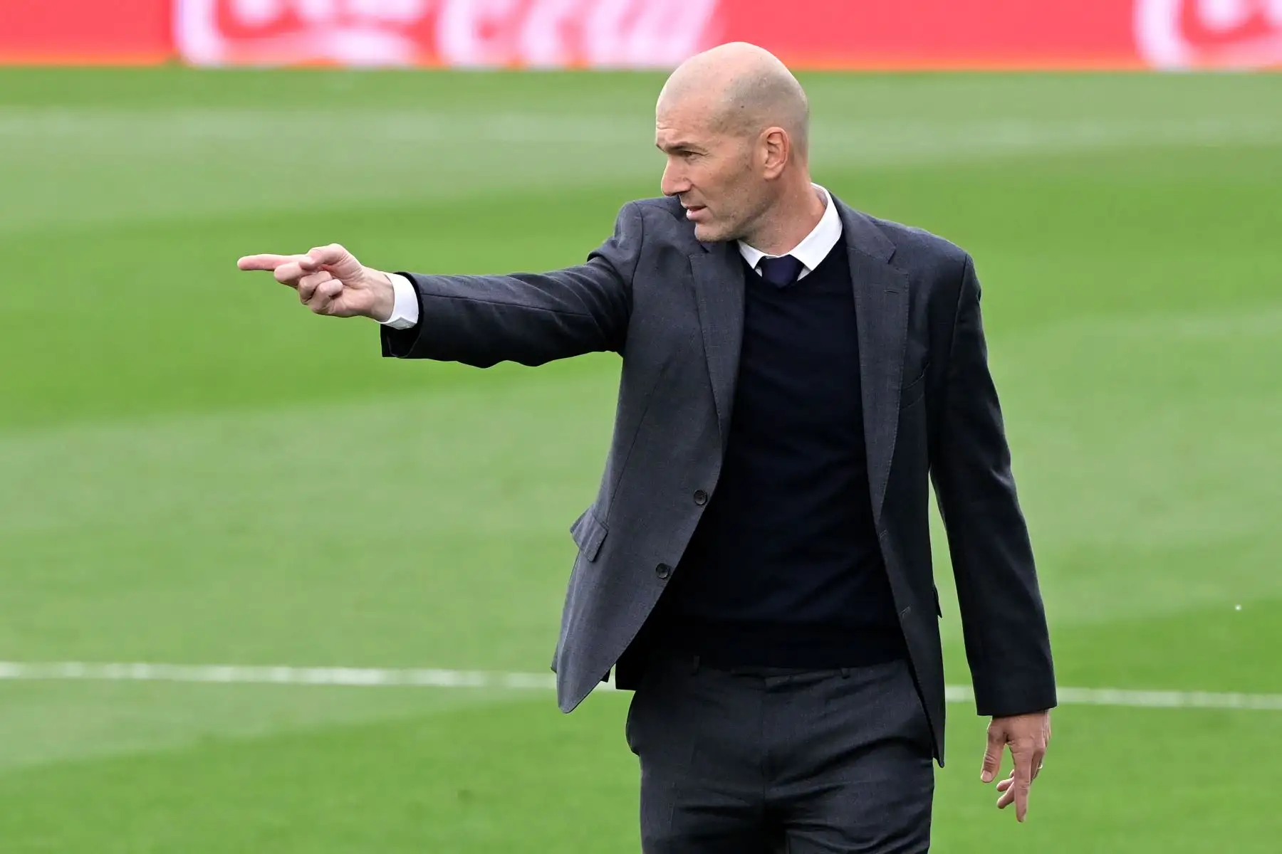 El técnico francés del Real Madrid Zinedine Zidane gesticula durante el partido de fútbol de la liga española Real Madrid CF contra Villarreal CF.
Foto: AFP