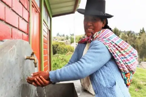 Se instalarán dispositivos con sensores de alta calidad en el reservorio y las viviendas, los cuales recopilarán cada 15 minutos datos sobre el flujo y calidad del agua, y permitirán medir el grado de turbidez.