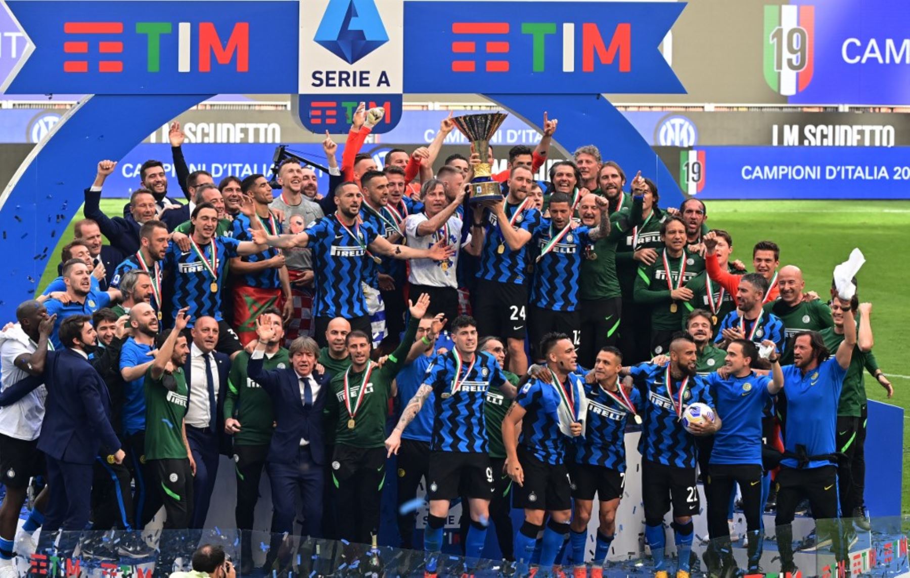 El Inter celebró con su hinchada su título 19