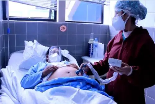 Gracias al uso de las tecnologías de la información, e  Hospital Nacional Adolfo Guevara Velasco realiza vía zoom el seguimiento de las gestantes, con sesiones de psicoprofilaxis, consejería en lactancia materna, en signos de alarma, entre otros.
