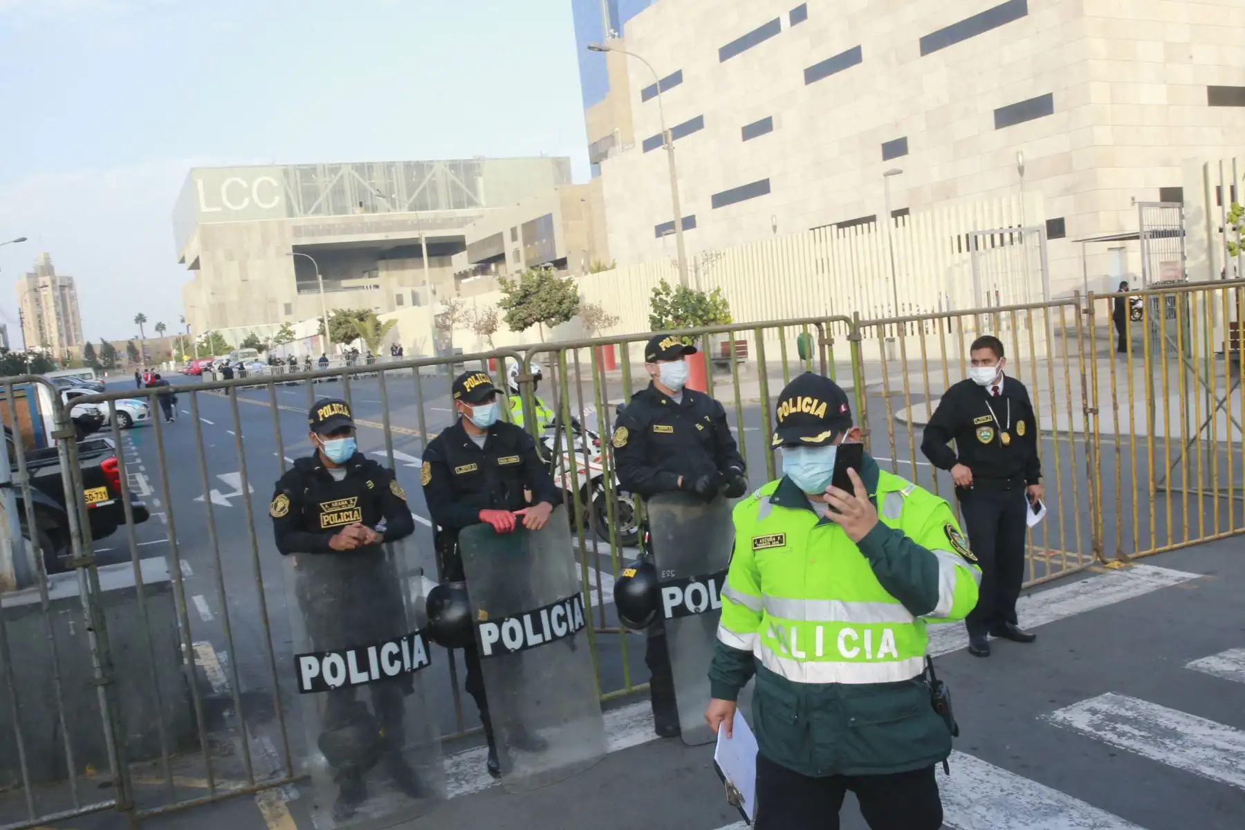 Exteriores del Gran Teatro Nacional, donde se realizará el debate entre los equipos técnicos de los partidos Fuerza Popular y Perú Libre con miras a la segunda vuelta, organizado por el Jurado Nacional de Elecciones. Foto: ANDINA/Jhony Laurente