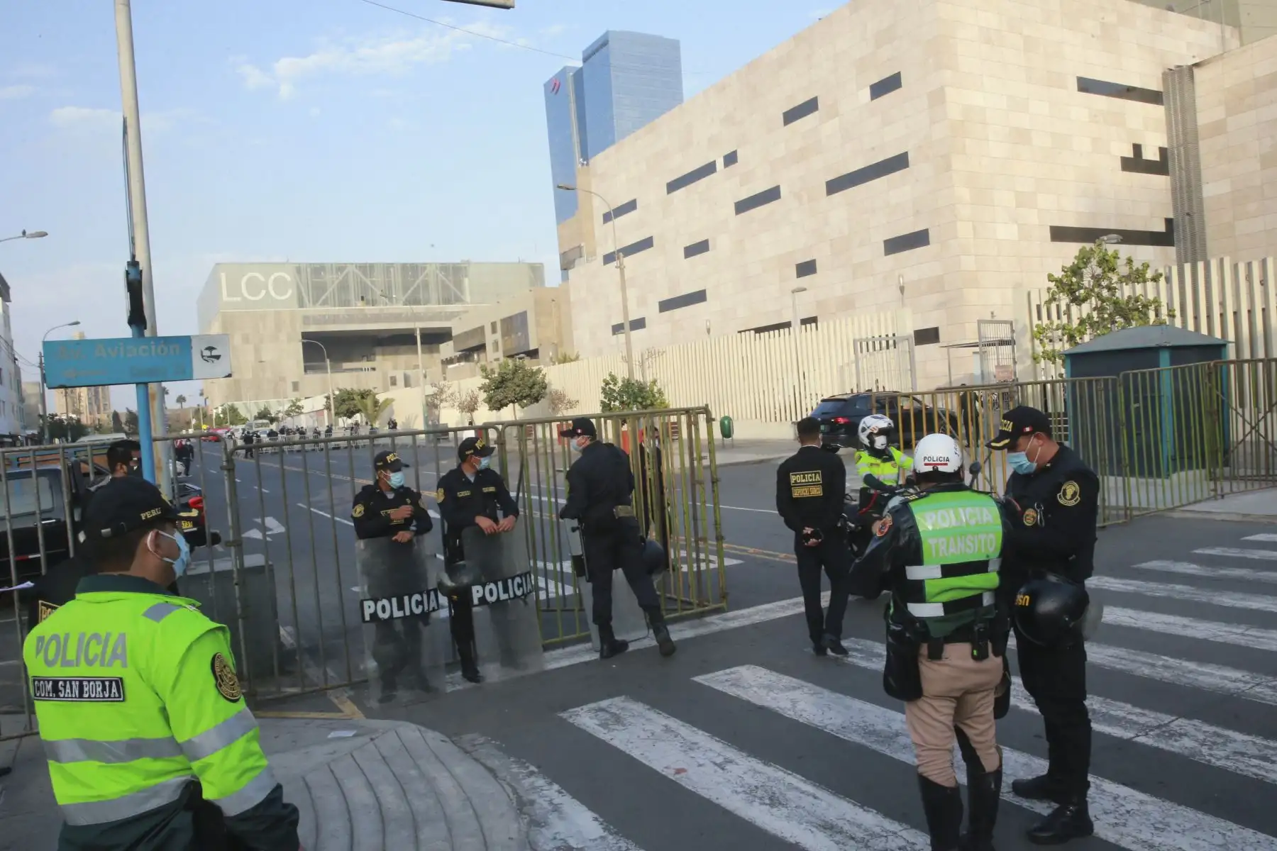 Exteriores del Gran Teatro Nacional, donde se realizará el debate entre los equipos técnicos de los partidos Fuerza Popular y Perú Libre con miras a la segunda vuelta, organizado por el Jurado Nacional de Elecciones. Foto: ANDINA/Jhony Laurente