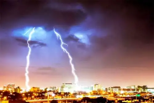 Tormenta eléctrica: Indeci recomienda alejarse de áreas cercanas a postes y árboles. Foto: ANDINA/Difusión.
