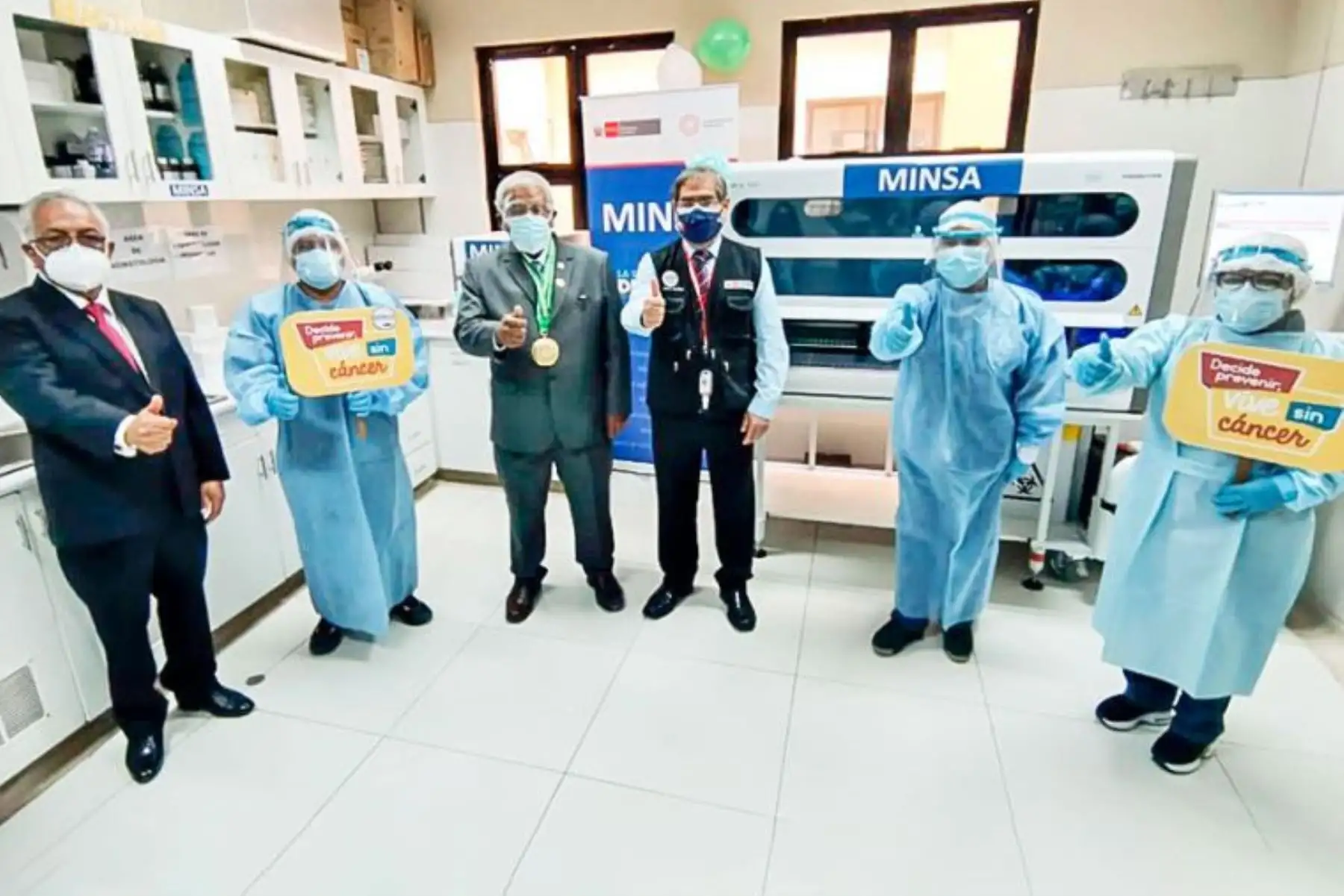 En el Perú se diagnostican aproximadamente 4,200 nuevos casos de cáncer de cuello uterino cada año, y el 50 % de las pacientes fallecen a causa de esta enfermedad.