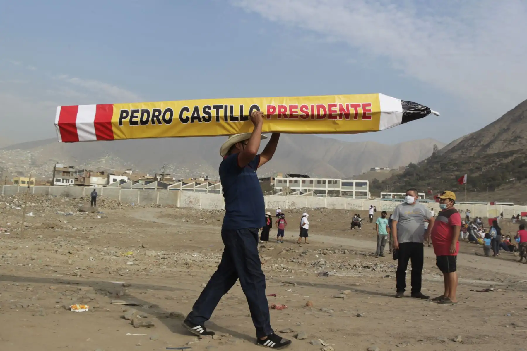 Mitin del candidato Pedro Castillo de Perú Libre en Comunidad Urbana Autogestionaria de Huaycán.
Foto: ANDINA/Renato Pajuelo