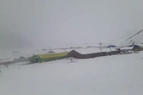 Para hoy miércoles 26 se esperan acumulados de nieve cercanos a los 10 centímetros; así como acumulados de lluvia de 10 milímetros por día en la sierra centro.
