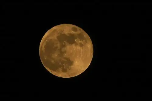 Desde la India se pudo apreciar la Superluna roja, así como el eclipse total parcial del 26 de mayo. Foto: AFP