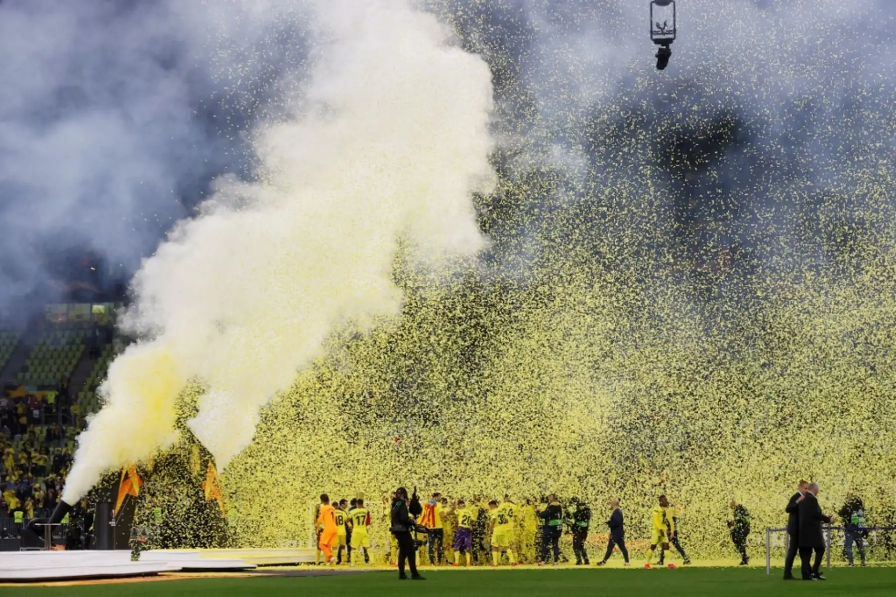 Los jugadores del Villarreal celebran tras ganar la final de la UEFA Europa League entre el Villarreal CF y el Manchester United en el estadio de Gdansk en Gdansk. Foto: AFP