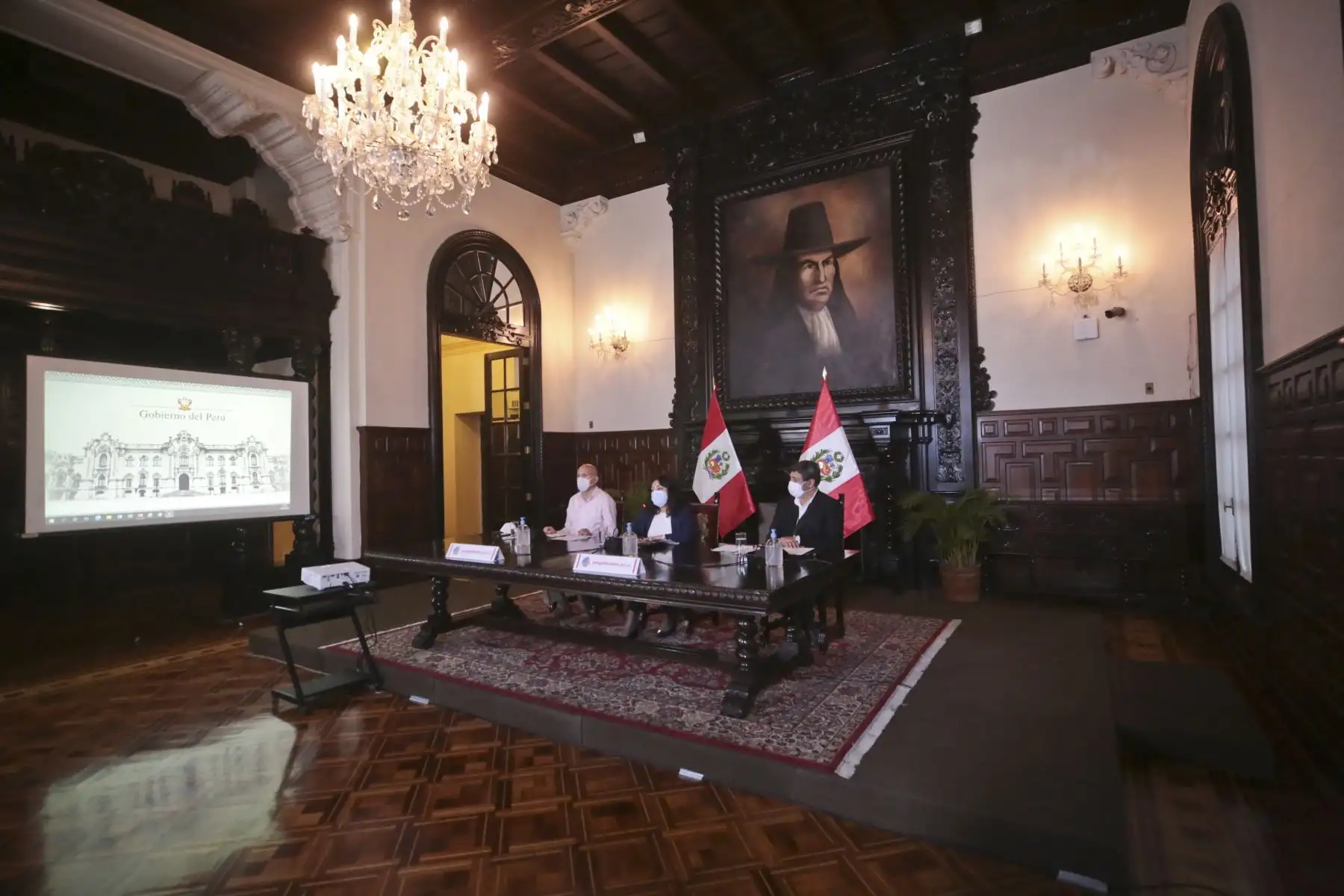 La titular de la PCM, junto con ministros de Estado, brindan conferencia de prensa para informar a la ciudadanía sobre los avances en la lucha contra la pandemia y las medidas adoptadas en sesión de Consejo de Ministros.
Foto: PCM