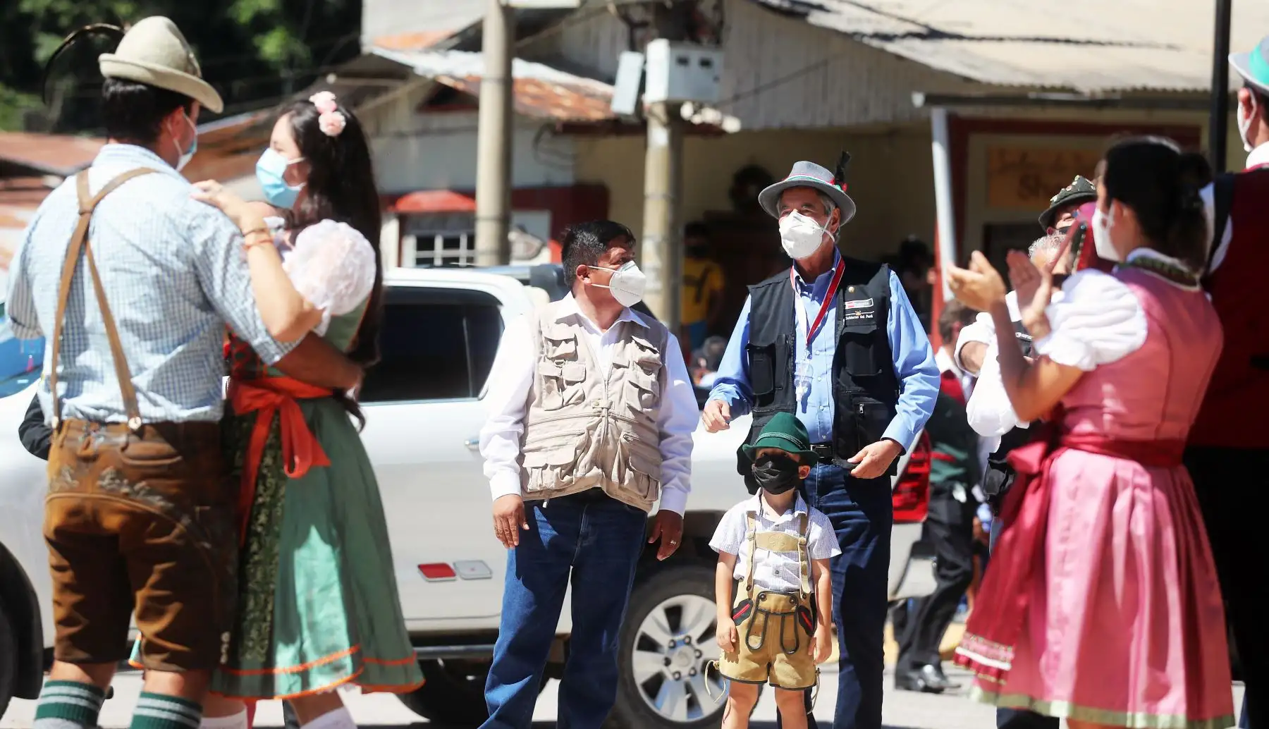 Presidente Francisco Sagasti supervisó actividades de intervención inmediata de Trabaja Perú en el distrito de Pozuzo: limpieza, mantenimiento y acondicionamiento del corredor turístico la ruta del colono en Prusia, la colonia y Bajo Chancarizo Foto: ANDINA/Prensa Presidencia