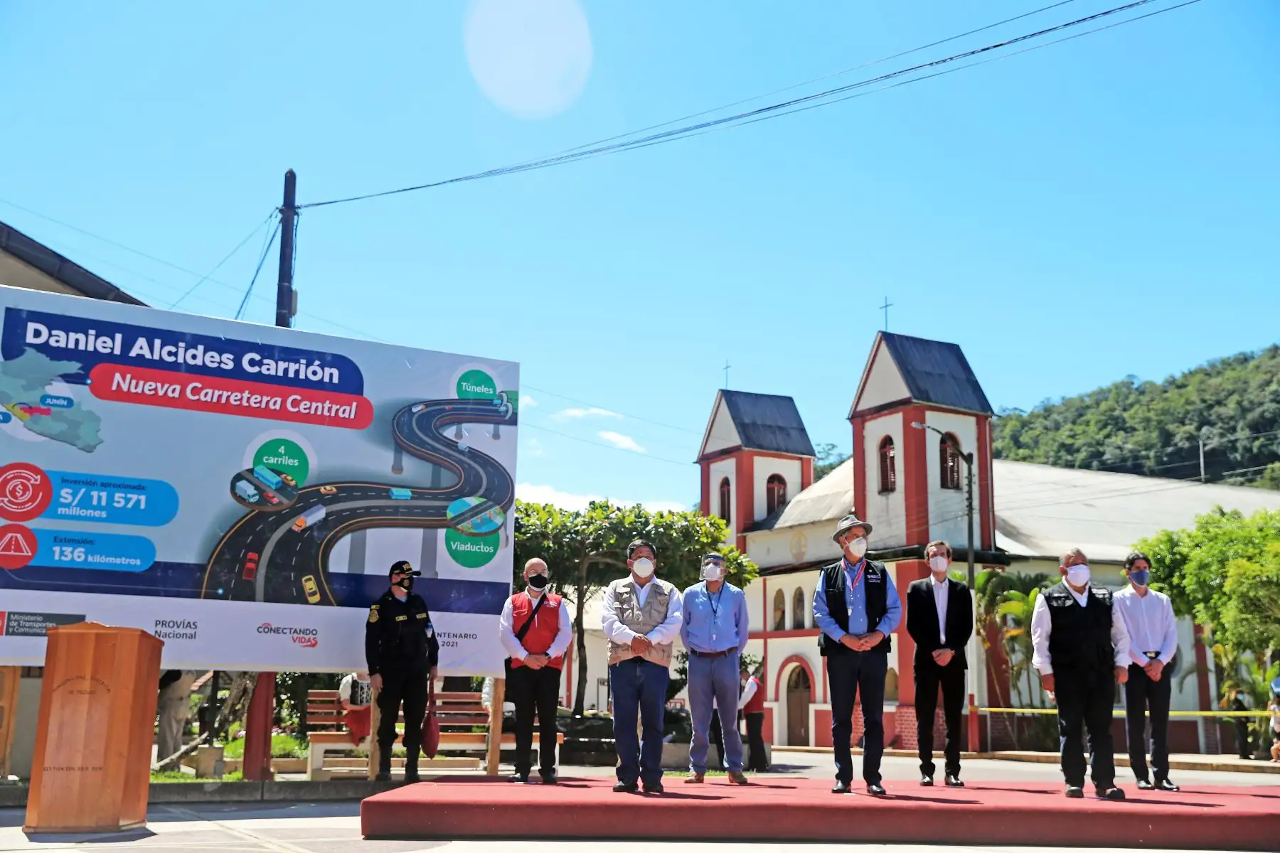 Presidente Francisco Sagasti supervisó actividades de intervención inmediata de Trabaja Perú en el distrito de Pozuzo: limpieza, mantenimiento y acondicionamiento del corredor turístico la ruta del colono en Prusia, la colonia y Bajo Chancarizo Foto: ANDINA/Prensa Presidencia