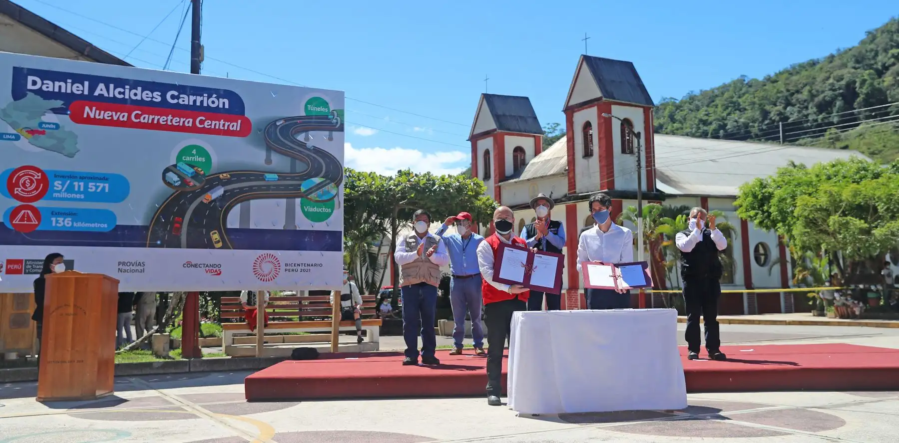 Presidente Francisco Sagasti supervisó actividades de intervención inmediata de Trabaja Perú en el distrito de Pozuzo: limpieza, mantenimiento y acondicionamiento del corredor turístico la ruta del colono en Prusia, la colonia y Bajo Chancarizo Foto: ANDINA/Prensa Presidencia