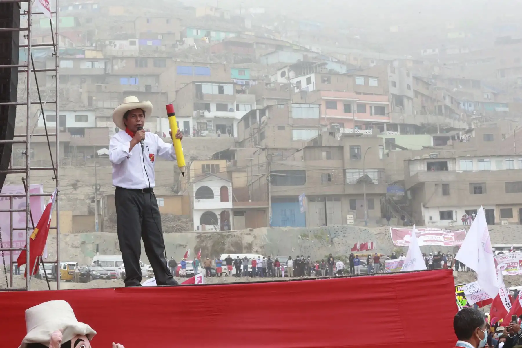 Candidato a la presidencia por Perú Libre, Pedro Castillo, realiza mitin de campaña en Carabayllo. Foto: ANDINA/Jhony Laurente