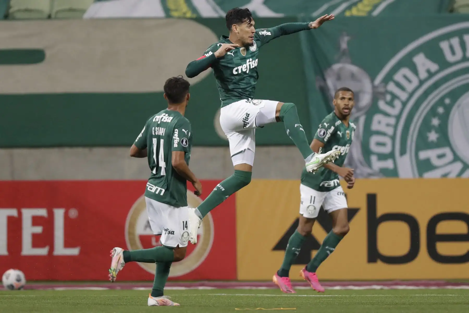 Gustavo Gómez de Palmeiras celebra tras anotar un gol ante Universitario durante el partido por la fase de grupos de la Copa Libertadores, en Sao Paulo. Foto: AFP