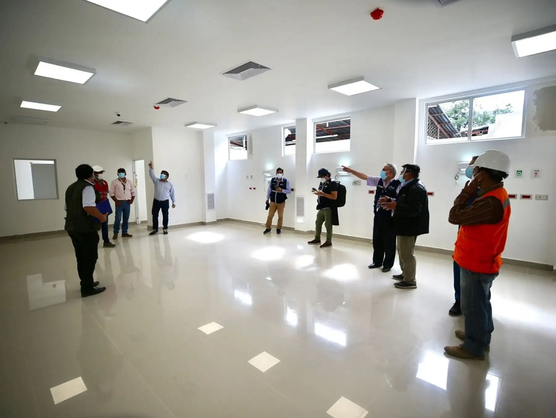 Equipo técnico del Pronis del Ministerio de Salud inspecciona nueva infraestructura de salud en Quillabamba, provincia de La Convención, que atenderá a pacientes covid-19.