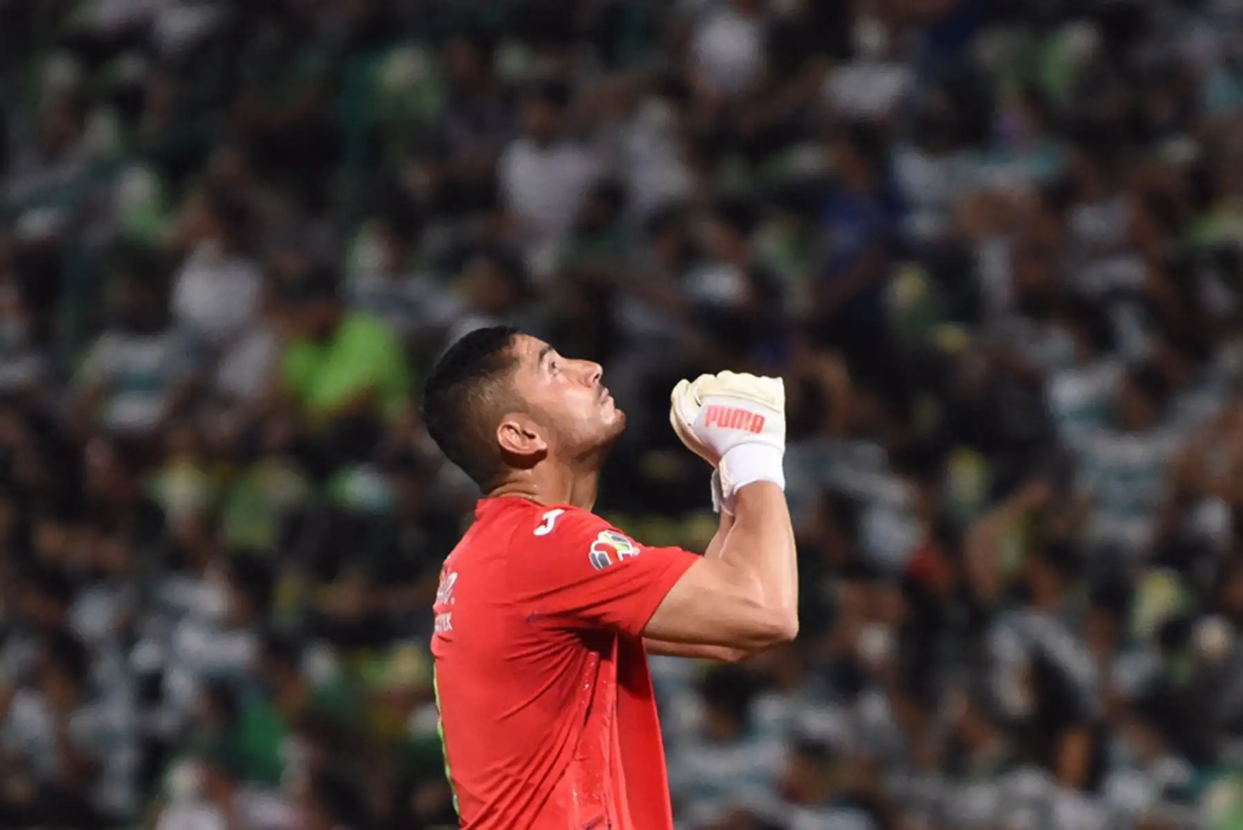 El portero de Cruz Azul, Jesús Corona, celebra su gol contra Santos durante el partido de fútbol de la final de ida del Clausura 2021 mexicano en el estadio TSM Corona en Torreón.
Foto: AFP