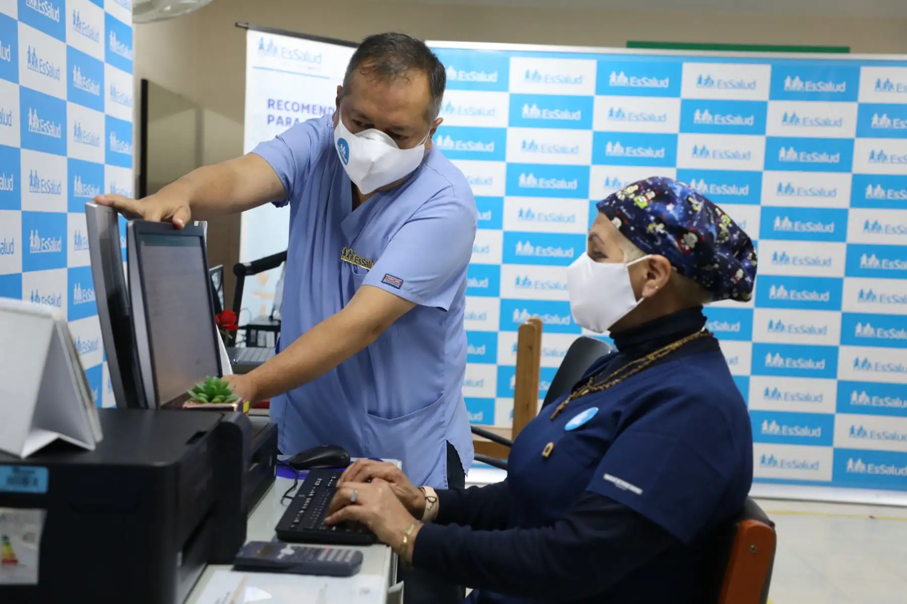 El servicio de rehabilitación física en el primer trimestre atendieron 5,064, de ellas 1,514 lesiones fueron asociadas al teletrabajo. Foto: ANDINA/EsSalud