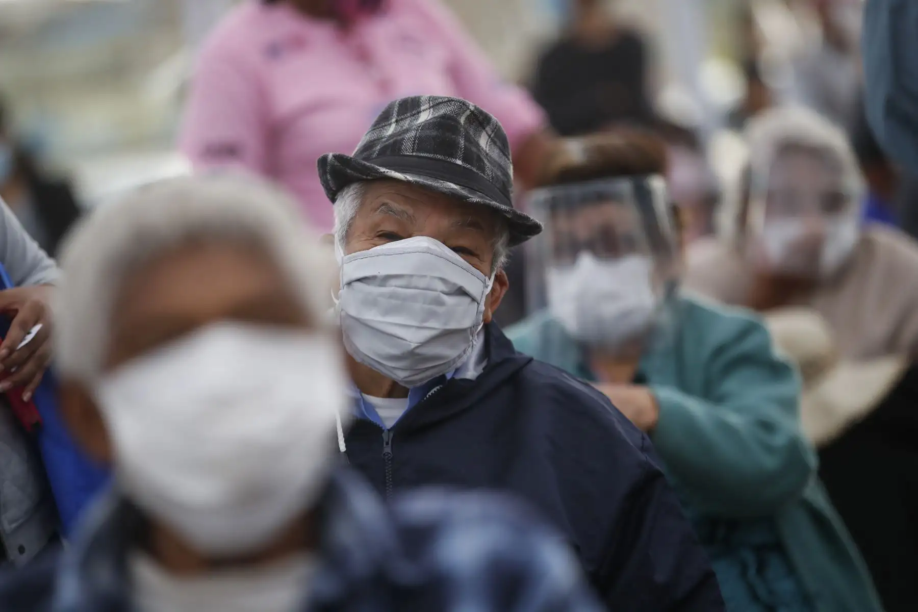 En la web Pongo el Hombro solo aparece el nombre del adulto mayor y su DNI, no el lugar de vacunación. Por eso, podrán acudir a cualquier vacunatorio para inmunizarse. Foto: ANDINA/Juan Carlos Guzmán