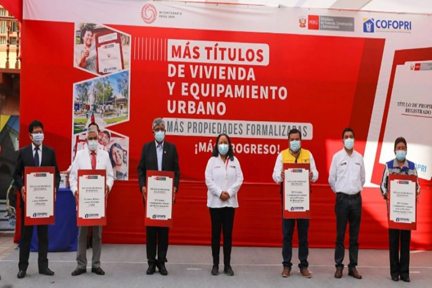 Del total de títulos entregados, 687 son para vivienda, 4 para centros médicos y áreas destinadas a salud, 9 para colegios y 77 corresponden a equipamientos urbanos.