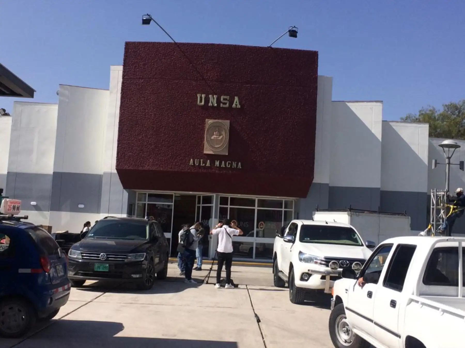 JNE ultima detalles en el Aula Magna Simón Bolívar de la Universidad Nacional San Agustín (UNSA) de Arequipa donde se desarrollará el debate presidencial este domingo 30 de mayo. ANDINA/Difusión