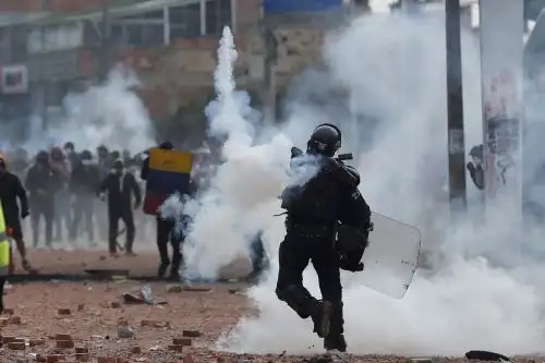 Por lo menos 10 muertos por armas de fuego durante protestas en la ciudad de Cali. Foto: Efe.
