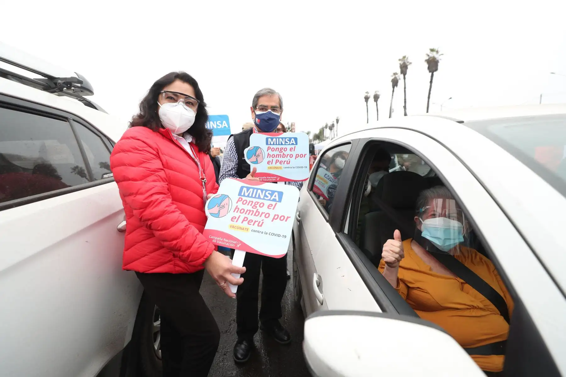 Presidenta del Consejo de Ministros, Violeta Bermúdez junto al Ministro de Salud, Óscar Ugarte, realizan recorrido por los vacunatorios en Lima y Callao a fin de supervisar la vacunación contra la covid -19
Foto: PCM