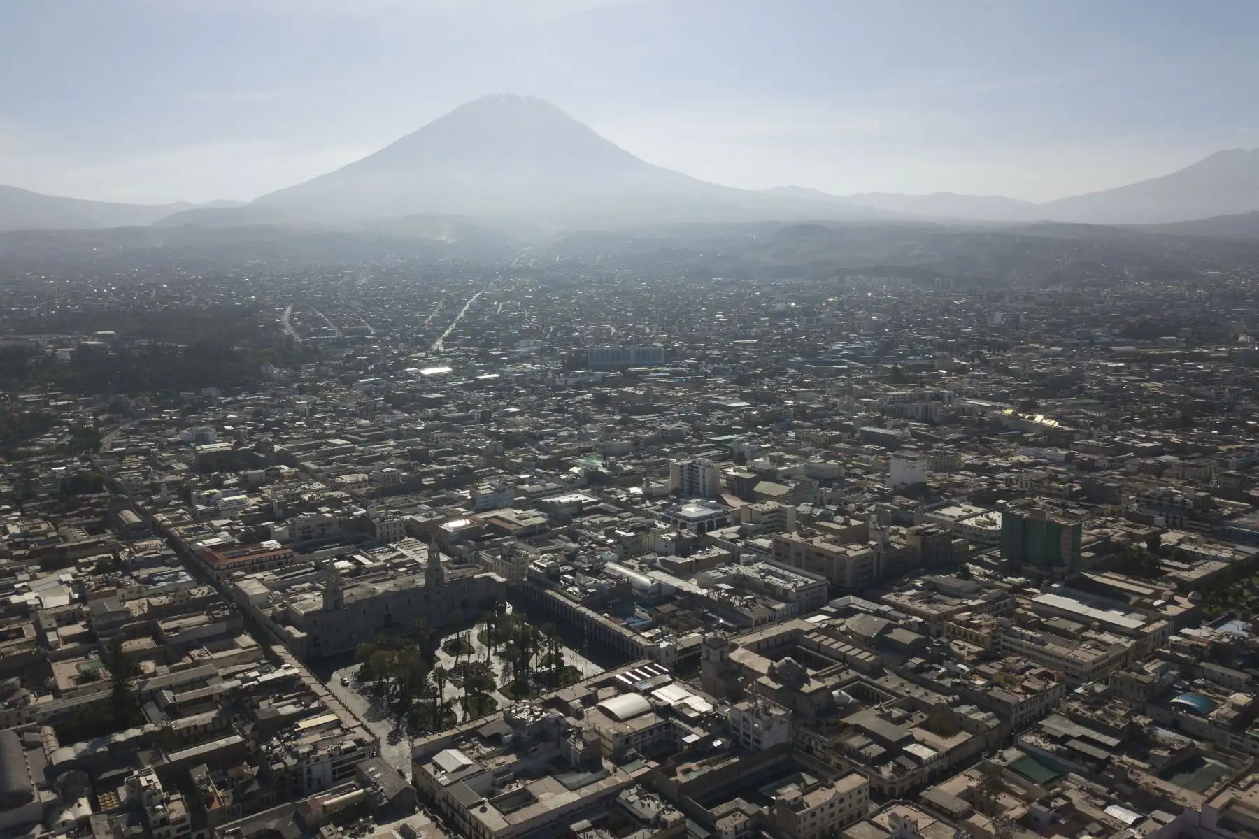 Así luce la ciudad de Arequipa al acatar la inmovilización social obligatoria, decretada por el Gobierno, por el debate presidencial de los candidatos Pedro Castillo y Keiko Fujimori.
Foto: ANDINA/Jhonel Rodríguez Robles